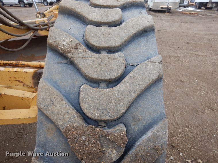 image for item DF5943 2000 Caterpillar 140H motor grader