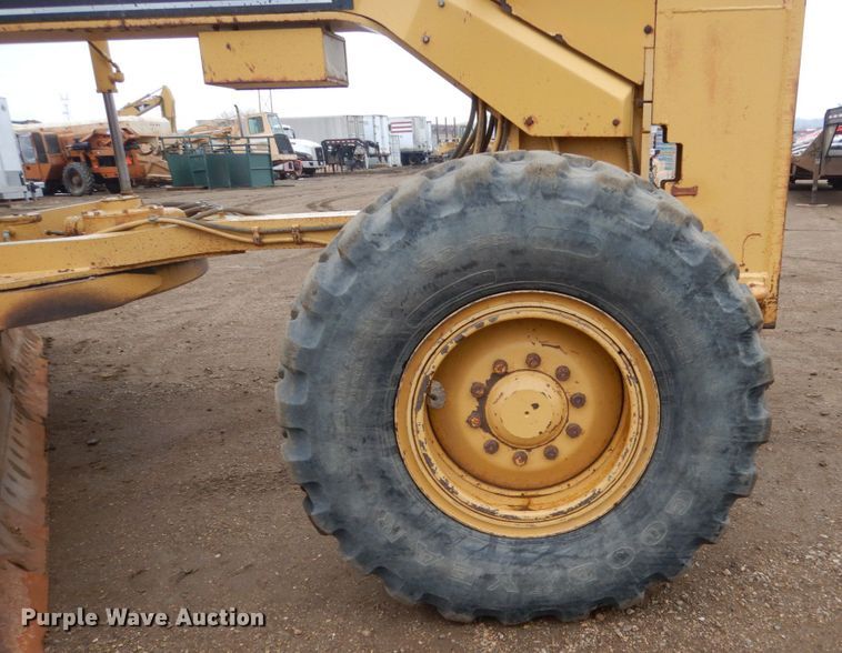 image for item DF5943 2000 Caterpillar 140H motor grader