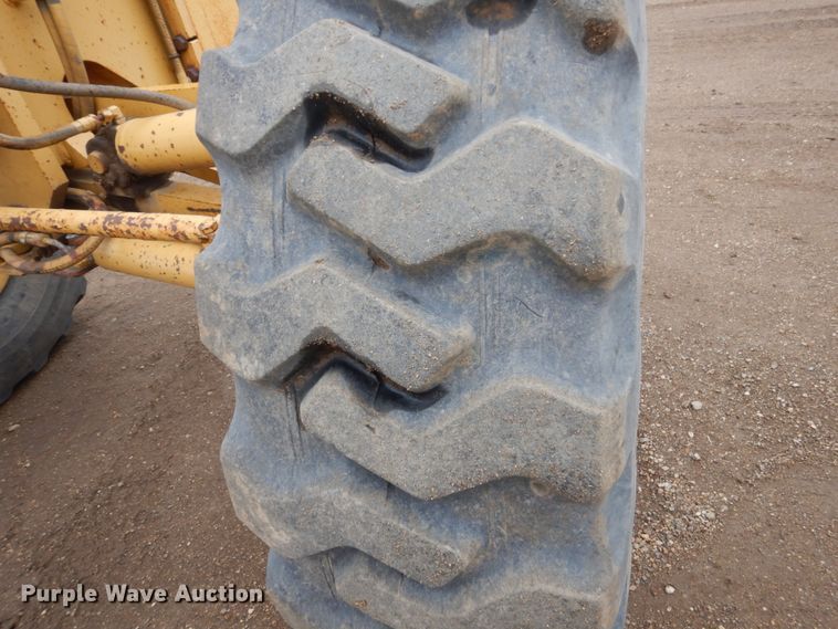 image for item DF5943 2000 Caterpillar 140H motor grader