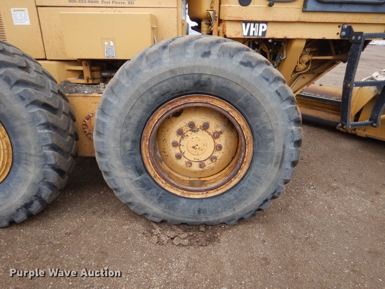 image for item DF5943 2000 Caterpillar 140H motor grader