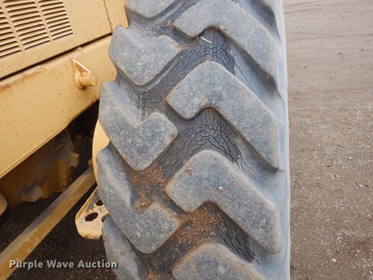 image for item DF5943 2000 Caterpillar 140H motor grader