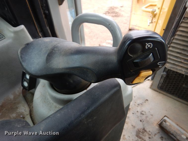 image for item DF5944 2011 Caterpillar D6T XW dozer