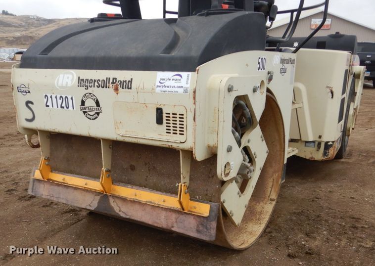 image for item DF5946 Ingersoll Rand CR-70 vibratory combination roller