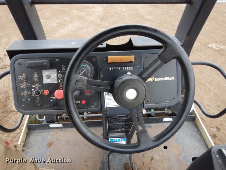 image for item DF5946 Ingersoll Rand CR-70 vibratory combination roller