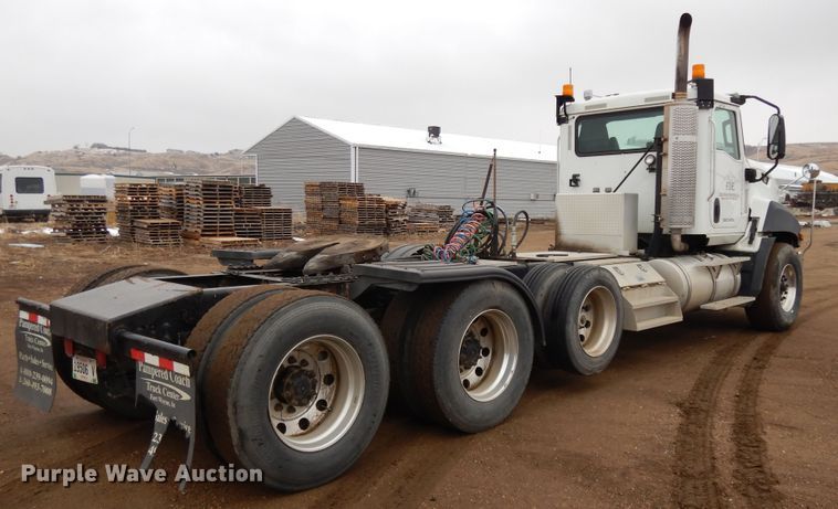 image for item DF5948 2013 Caterpillar CT660 semi truck