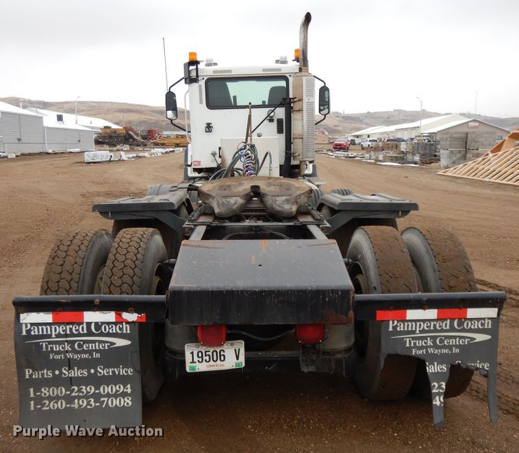 image for item DF5948 2013 Caterpillar CT660 semi truck