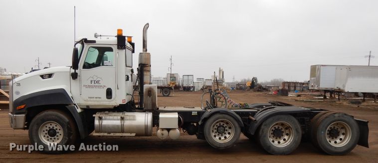 image for item DF5948 2013 Caterpillar CT660 semi truck