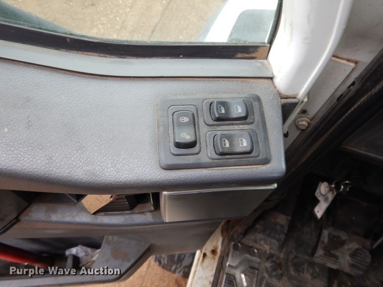 image for item DF5948 2013 Caterpillar CT660 semi truck