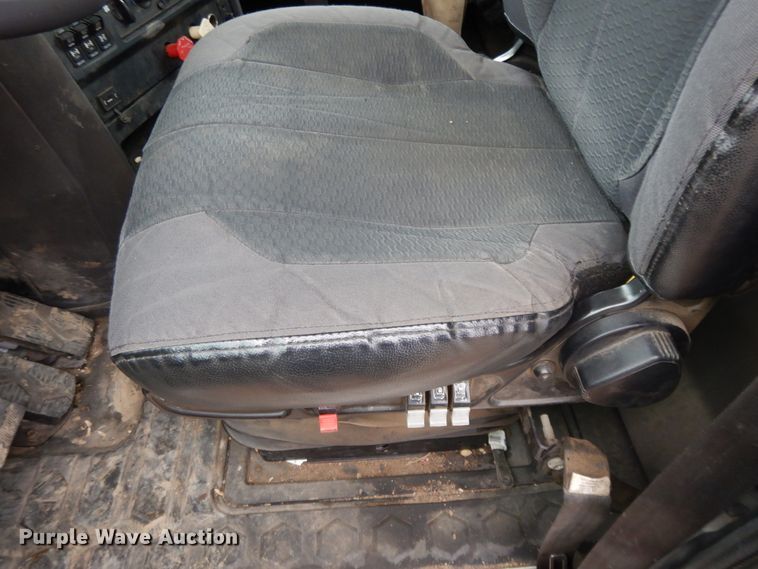 image for item DF5948 2013 Caterpillar CT660 semi truck