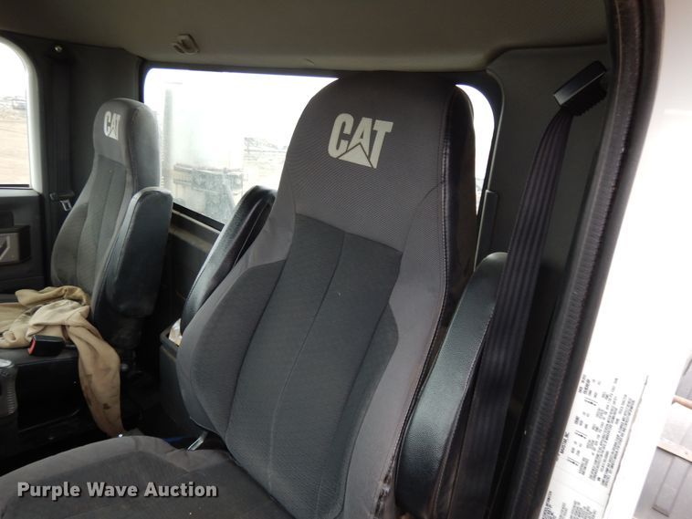 image for item DF5948 2013 Caterpillar CT660 semi truck