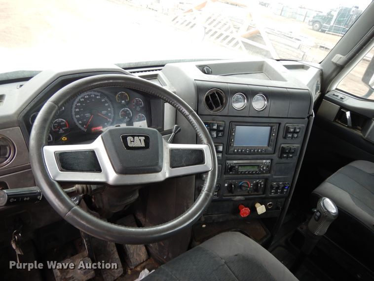 image for item DF5948 2013 Caterpillar CT660 semi truck