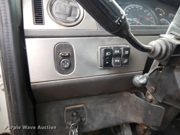 image for item DF5948 2013 Caterpillar CT660 semi truck