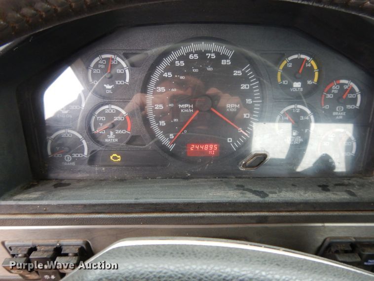 image for item DF5948 2013 Caterpillar CT660 semi truck