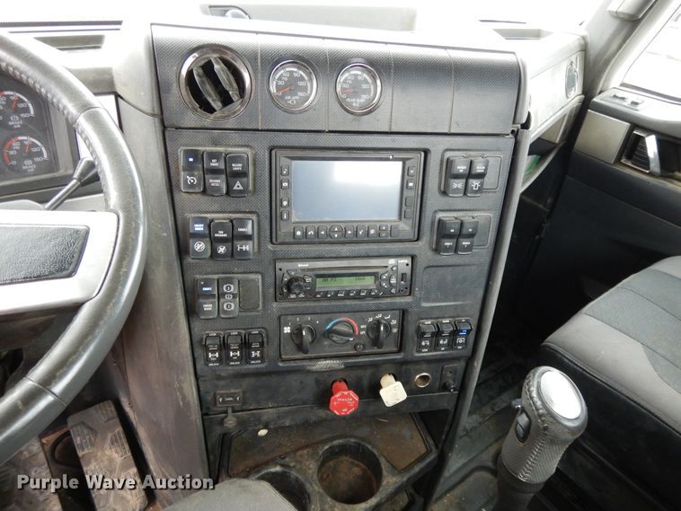 image for item DF5948 2013 Caterpillar CT660 semi truck