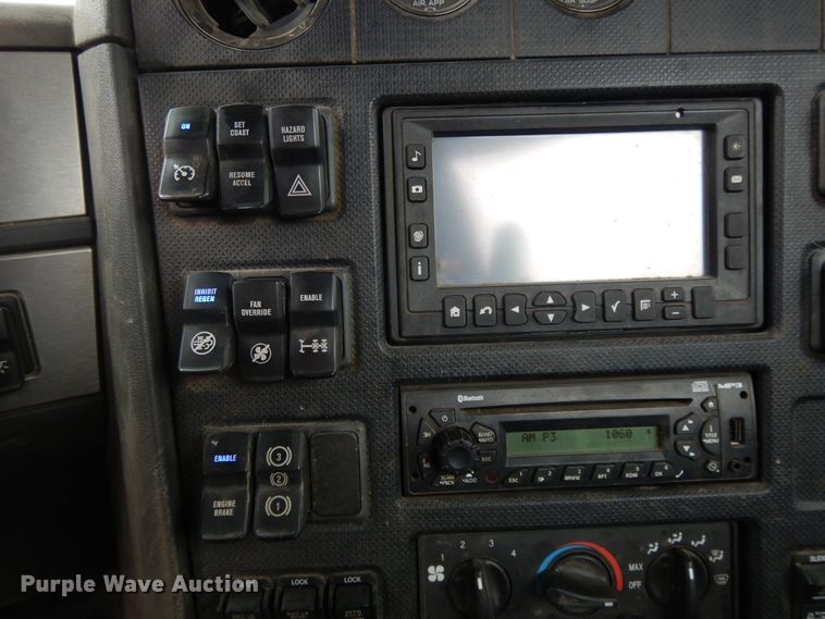 image for item DF5948 2013 Caterpillar CT660 semi truck