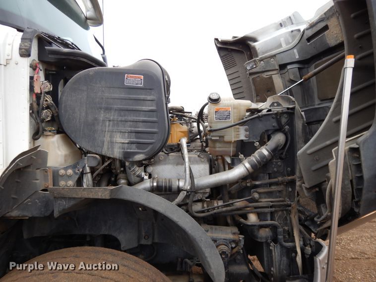 image for item DF5948 2013 Caterpillar CT660 semi truck