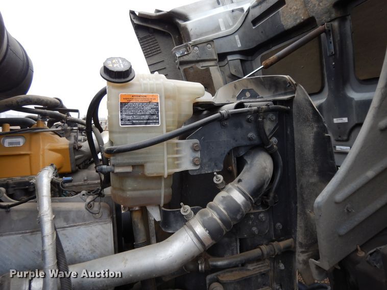 image for item DF5948 2013 Caterpillar CT660 semi truck