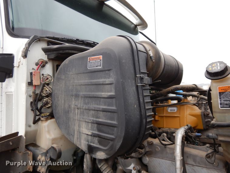 image for item DF5948 2013 Caterpillar CT660 semi truck