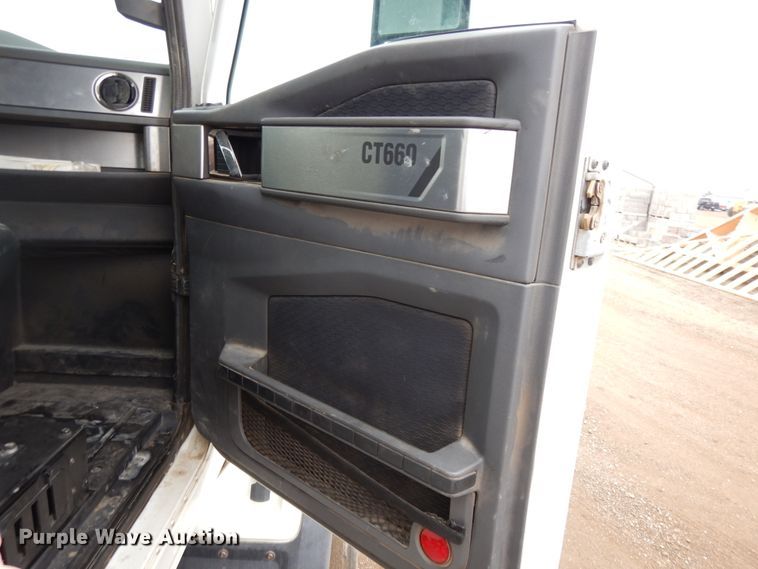 image for item DF5948 2013 Caterpillar CT660 semi truck