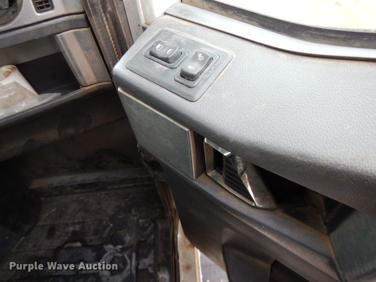 image for item DF5948 2013 Caterpillar CT660 semi truck