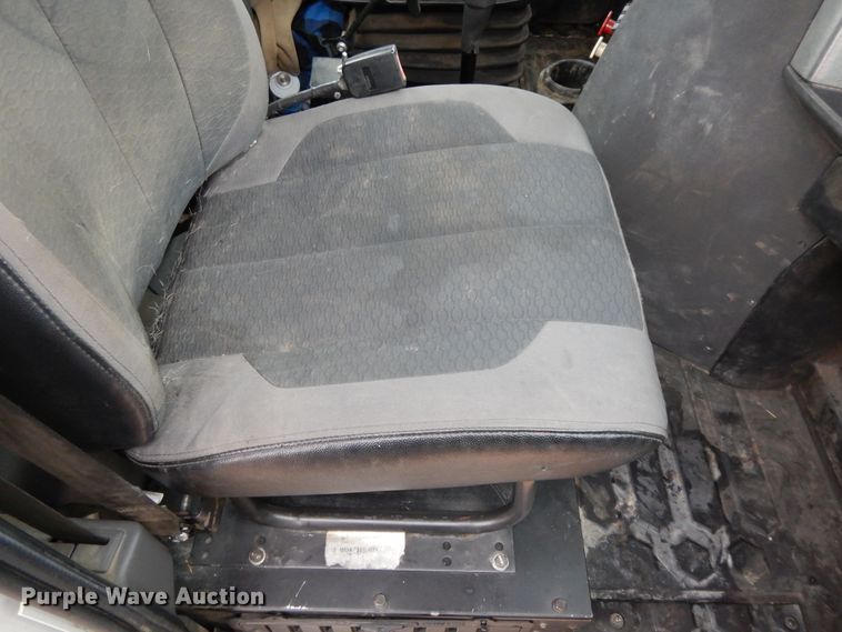 image for item DF5948 2013 Caterpillar CT660 semi truck