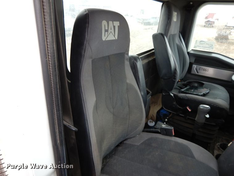 image for item DF5948 2013 Caterpillar CT660 semi truck