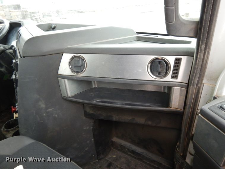 image for item DF5948 2013 Caterpillar CT660 semi truck