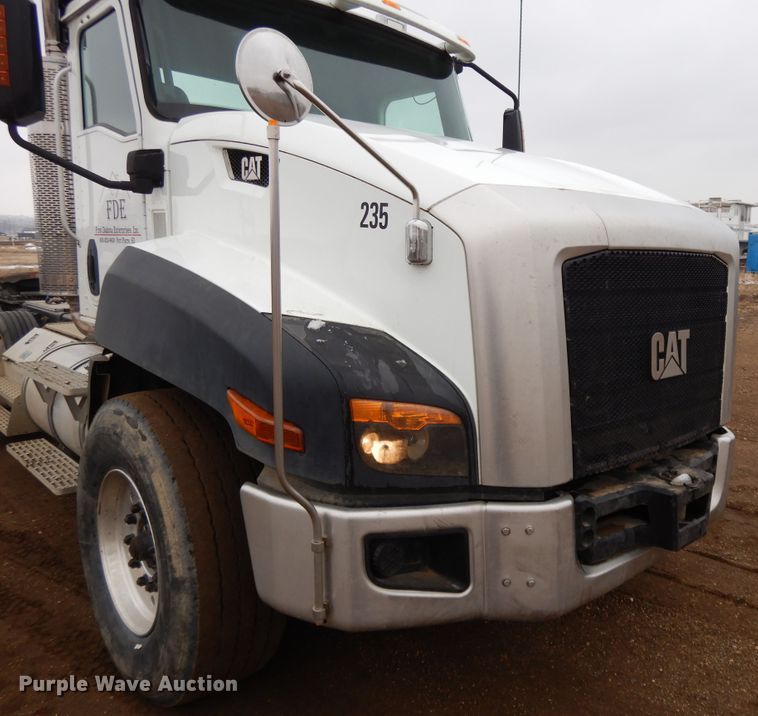 image for item DF5948 2013 Caterpillar CT660 semi truck