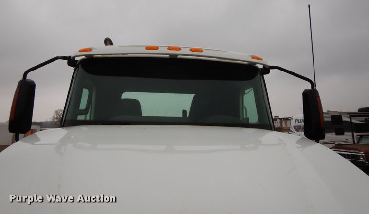 image for item DF5948 2013 Caterpillar CT660 semi truck