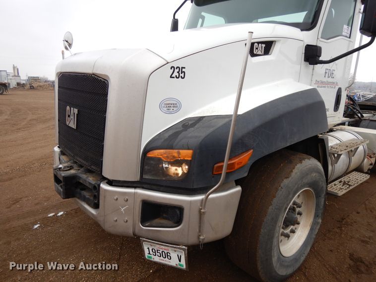 image for item DF5948 2013 Caterpillar CT660 semi truck