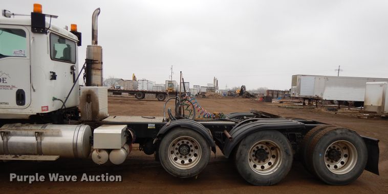 image for item DF5948 2013 Caterpillar CT660 semi truck