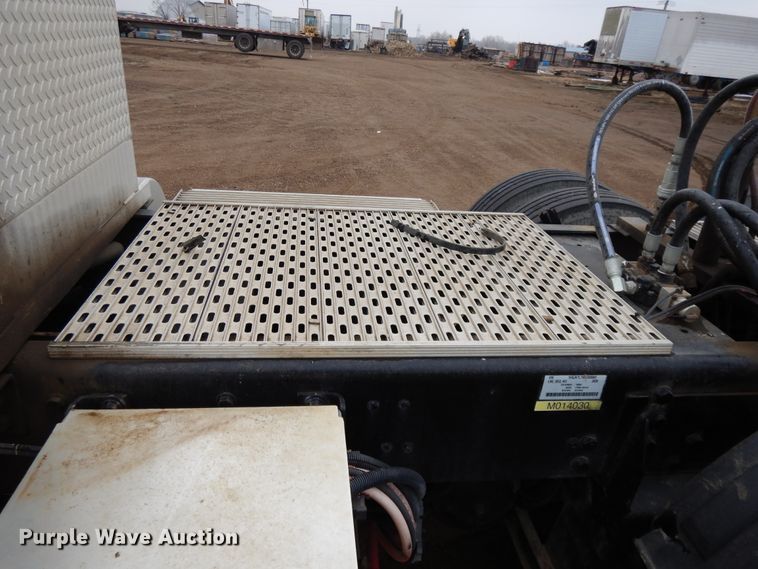 image for item DF5948 2013 Caterpillar CT660 semi truck