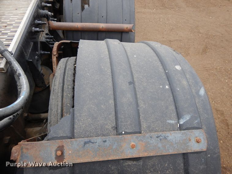 image for item DF5948 2013 Caterpillar CT660 semi truck