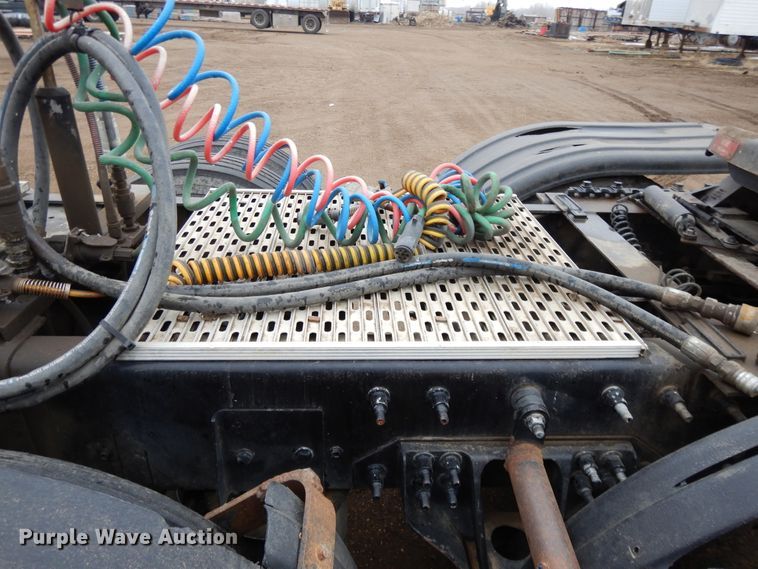 image for item DF5948 2013 Caterpillar CT660 semi truck