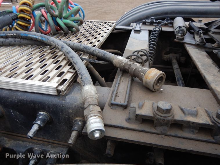 image for item DF5948 2013 Caterpillar CT660 semi truck