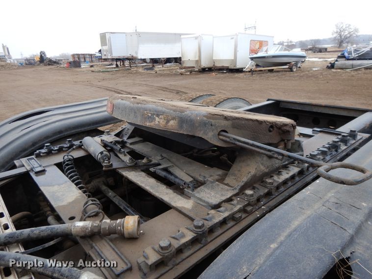 image for item DF5948 2013 Caterpillar CT660 semi truck