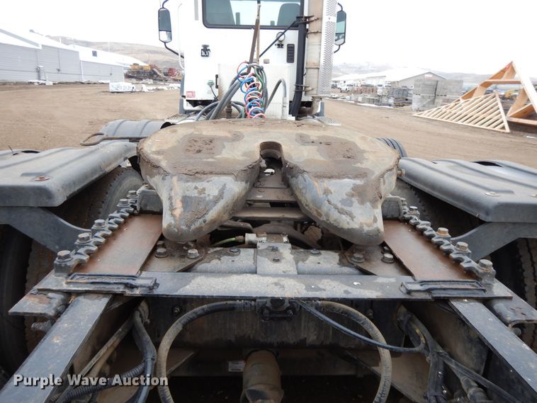 image for item DF5948 2013 Caterpillar CT660 semi truck