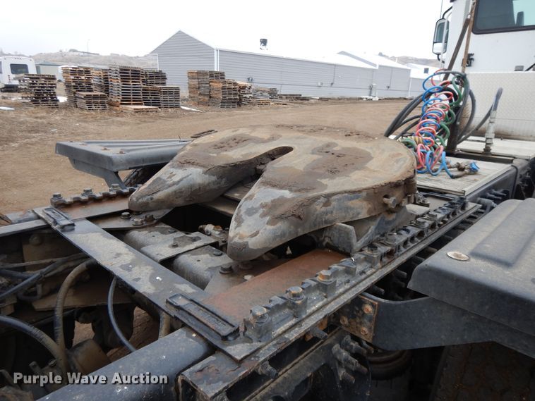 image for item DF5948 2013 Caterpillar CT660 semi truck