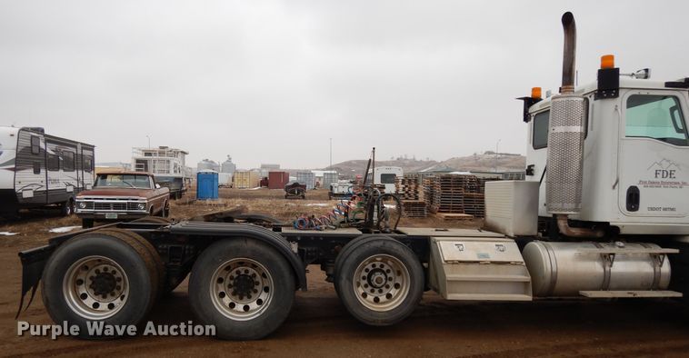 image for item DF5948 2013 Caterpillar CT660 semi truck