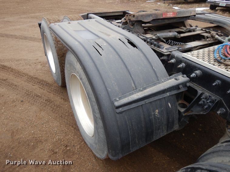 image for item DF5948 2013 Caterpillar CT660 semi truck