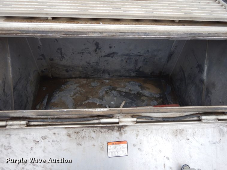 image for item DF5948 2013 Caterpillar CT660 semi truck