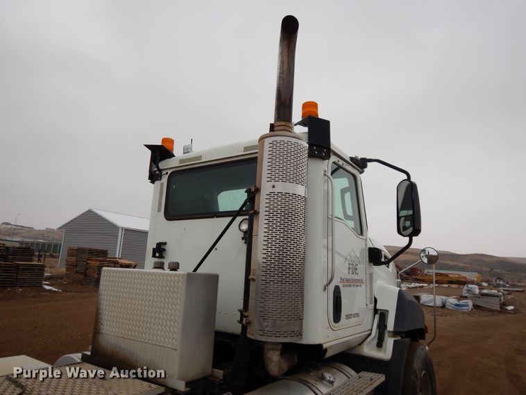 image for item DF5948 2013 Caterpillar CT660 semi truck