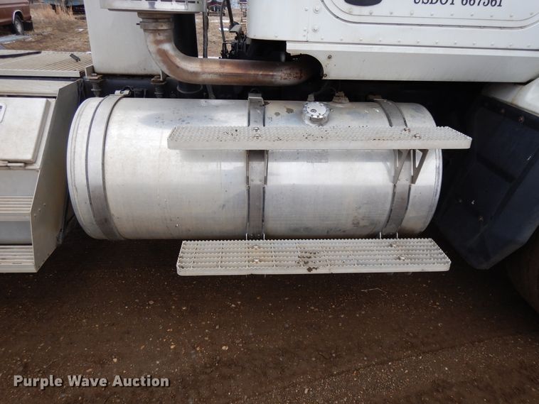 image for item DF5948 2013 Caterpillar CT660 semi truck