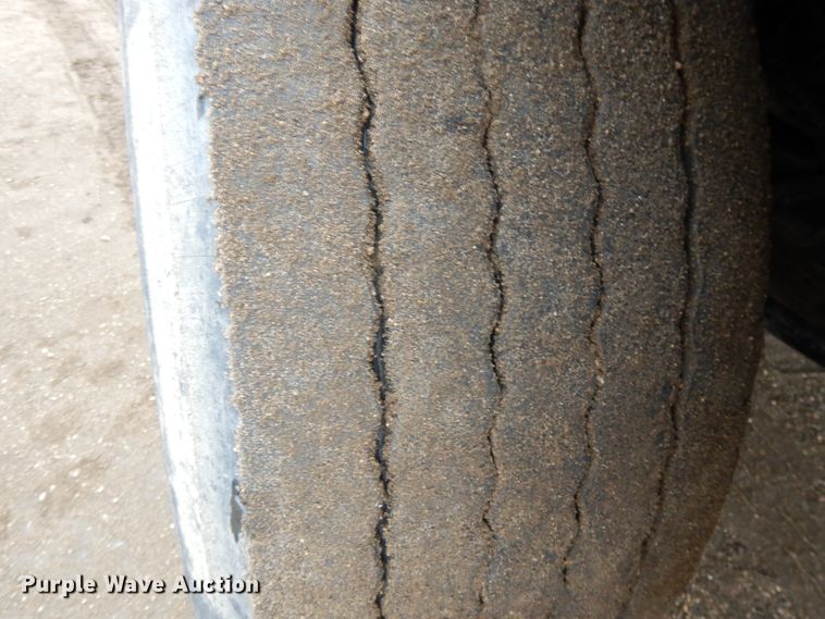 image for item DF5948 2013 Caterpillar CT660 semi truck