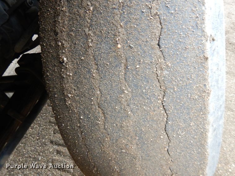 image for item DF5948 2013 Caterpillar CT660 semi truck