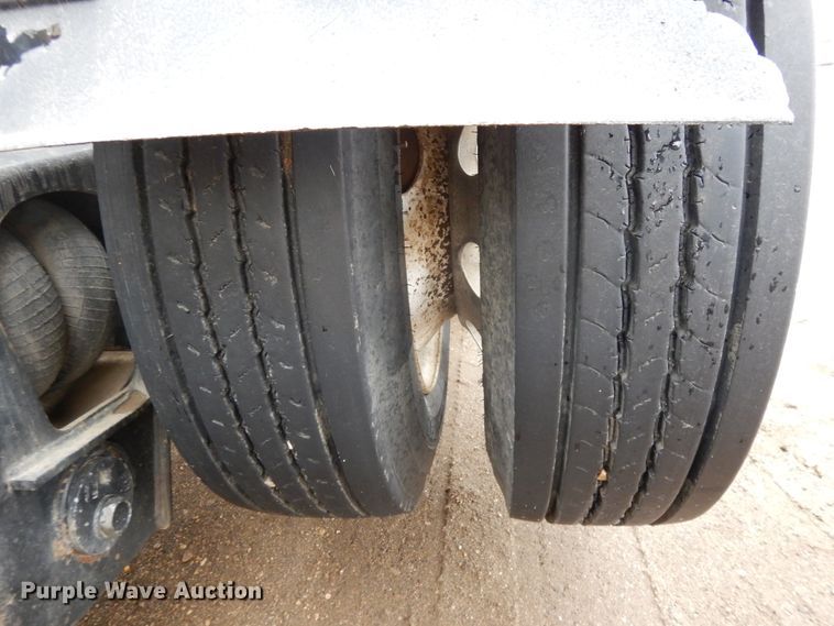 image for item DF5948 2013 Caterpillar CT660 semi truck