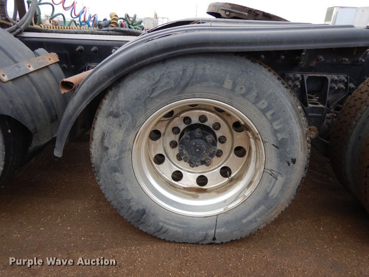 image for item DF5948 2013 Caterpillar CT660 semi truck