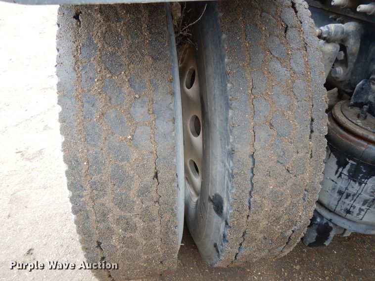 image for item DF5948 2013 Caterpillar CT660 semi truck