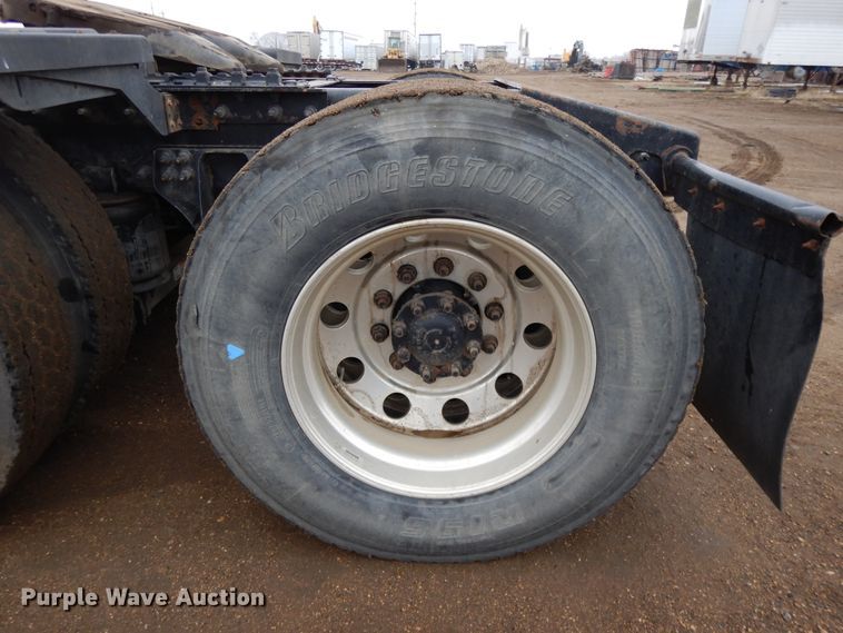 image for item DF5948 2013 Caterpillar CT660 semi truck