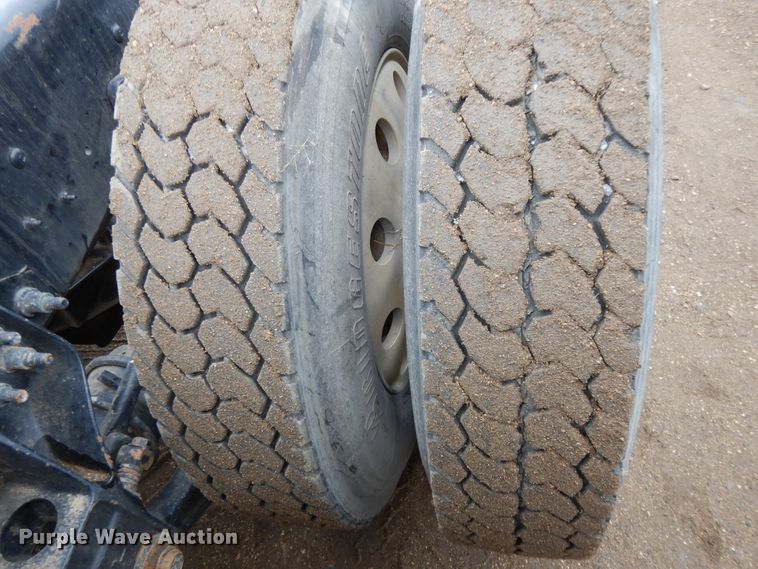 image for item DF5948 2013 Caterpillar CT660 semi truck